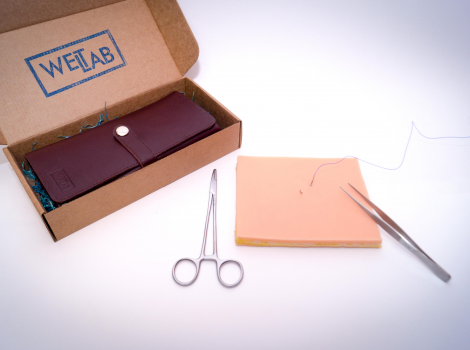 Образовательный центр WETLAB | Базовый набор хирургических инструментов и симулятор кожи